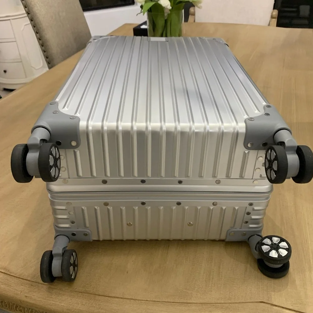 CHAMPS Aluminum Hardside Spinner Suitcase